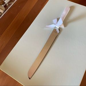 Treasure Masters stainless steel cake knife in white